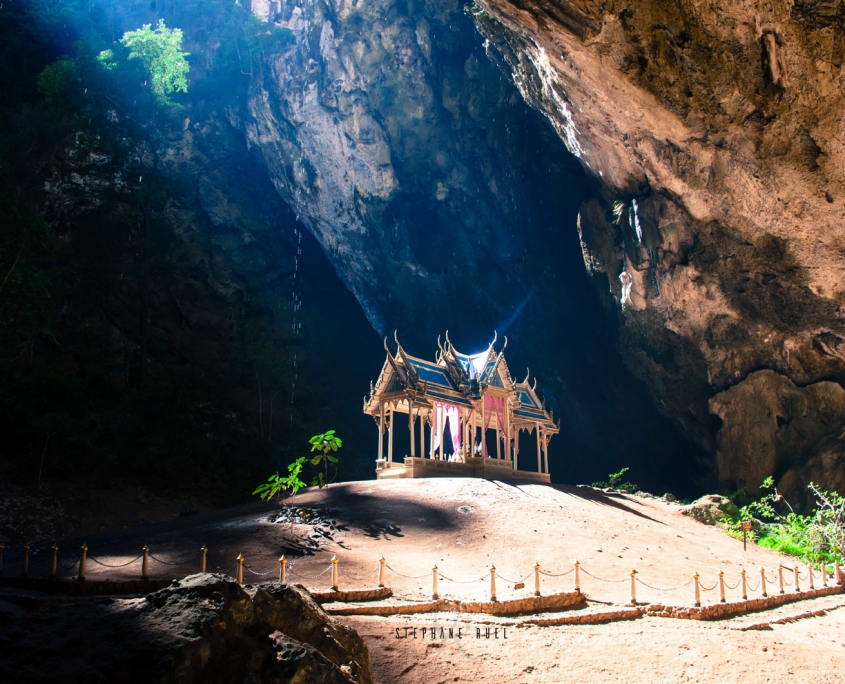 Superbe-photo-temple-thailande-grotte-meilleur-et-best-photographe-professionnel-avignon-84000-parenthese-de-vie-couleur-paysage-vaucluse-stephane-ruel-photographe