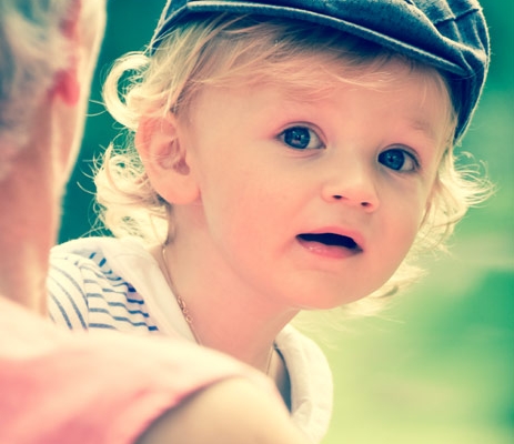 magnifique-photo-ancienne-couleur-enfant-casquette-portrait-a-avignon-vaucluse-stephane-ruel-photographe