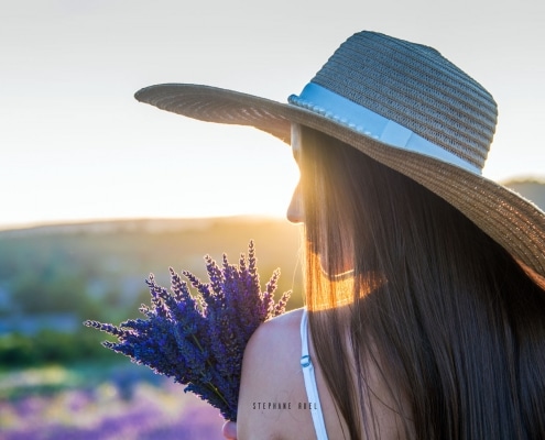 photo--top-modele-jeu-de-lumiere-d-un-portrait-jeune-femme-a-avignon-vaucluse-84000-stephane-ruel-photographe-professionel-avignon-vaucluse-provence